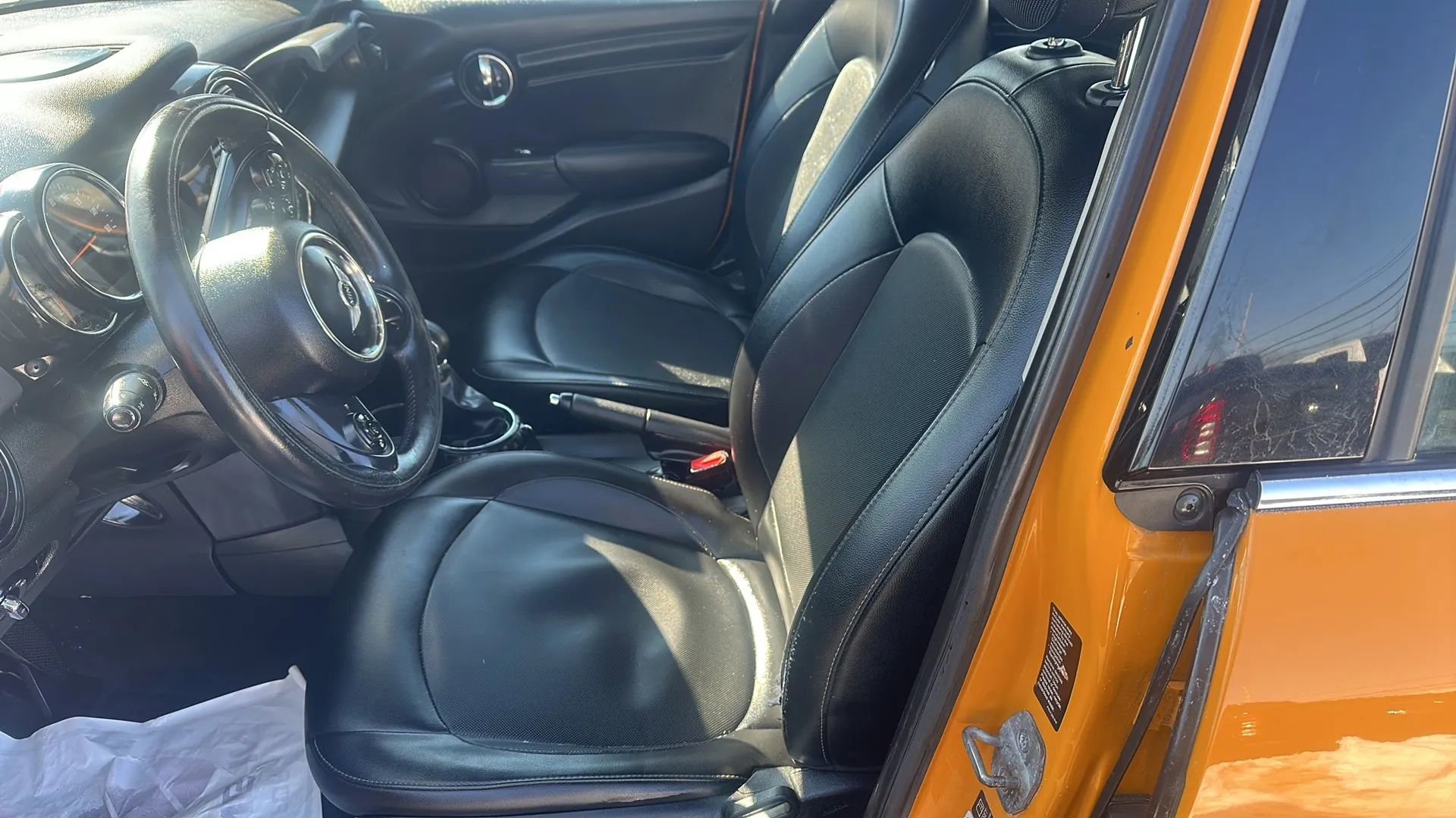 Used 2015 MINI Cooper 4-Door Hardtop image 5