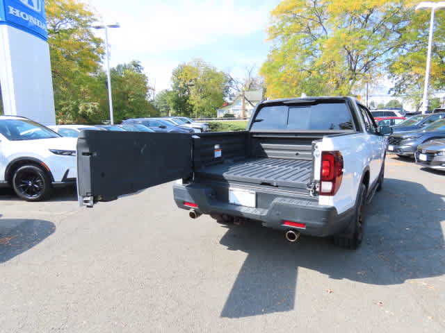 Used 2024 Honda Ridgeline Black Edition image 11
