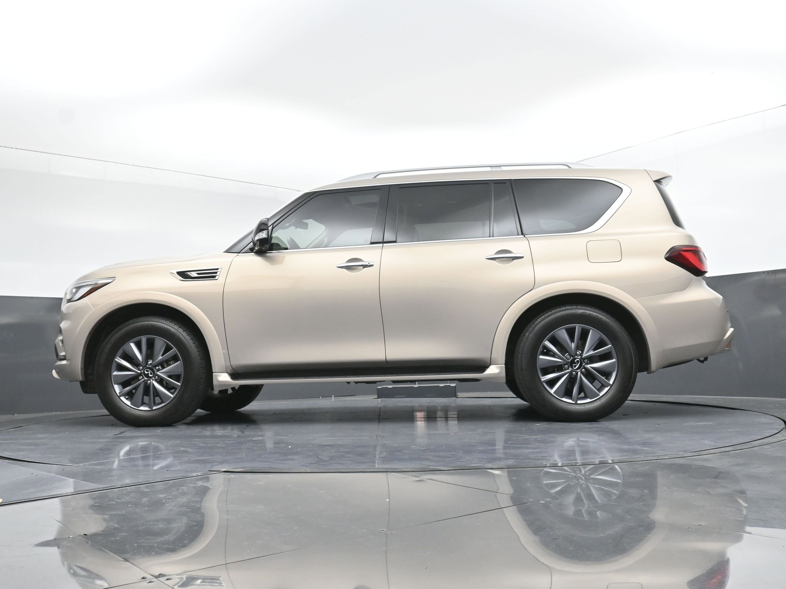 Used 2023 INFINITI QX80 Premium Select w/ All-Season Package image 33