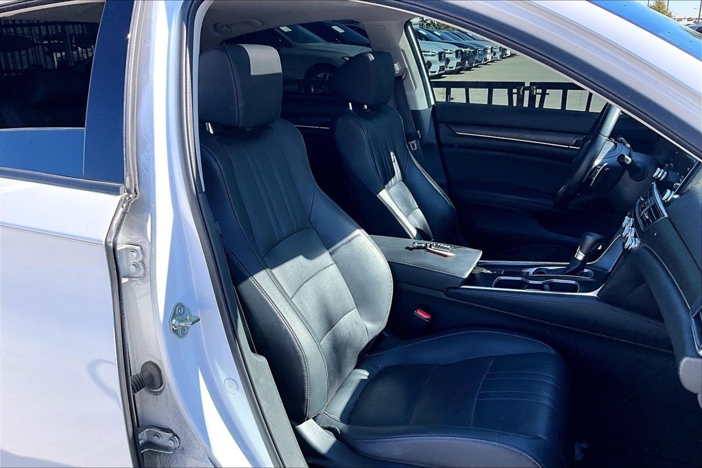 Used 2018 Honda Accord Touring image 9