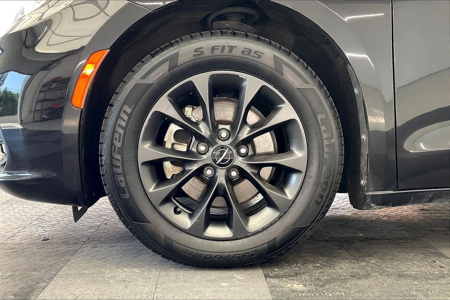Used 2021 Chrysler Pacifica Touring-L w/ S Appearance Package FWD image 8