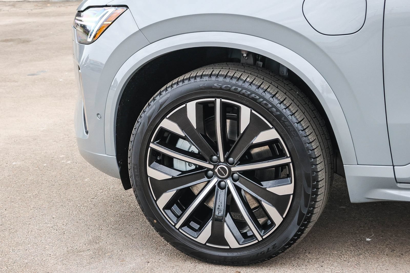 New 2026 Volvo XC90 T8 Ultra w/ Protection Package Premier AWD/4WD image 9