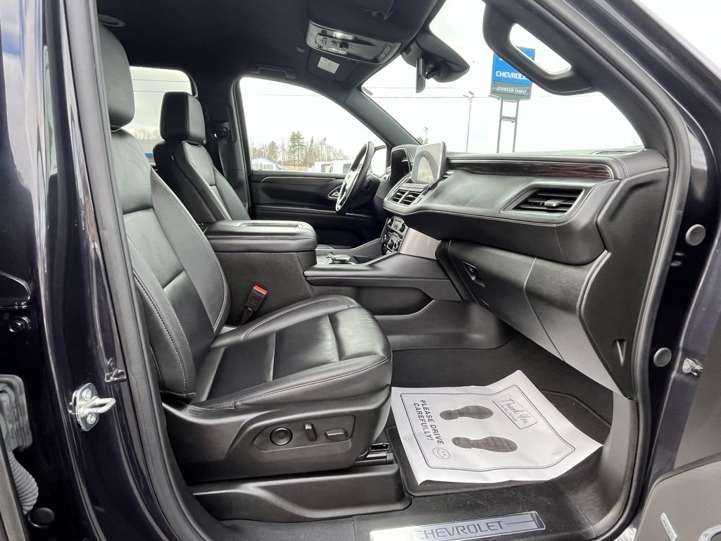 Used 2024 Chevrolet Suburban LT image 23