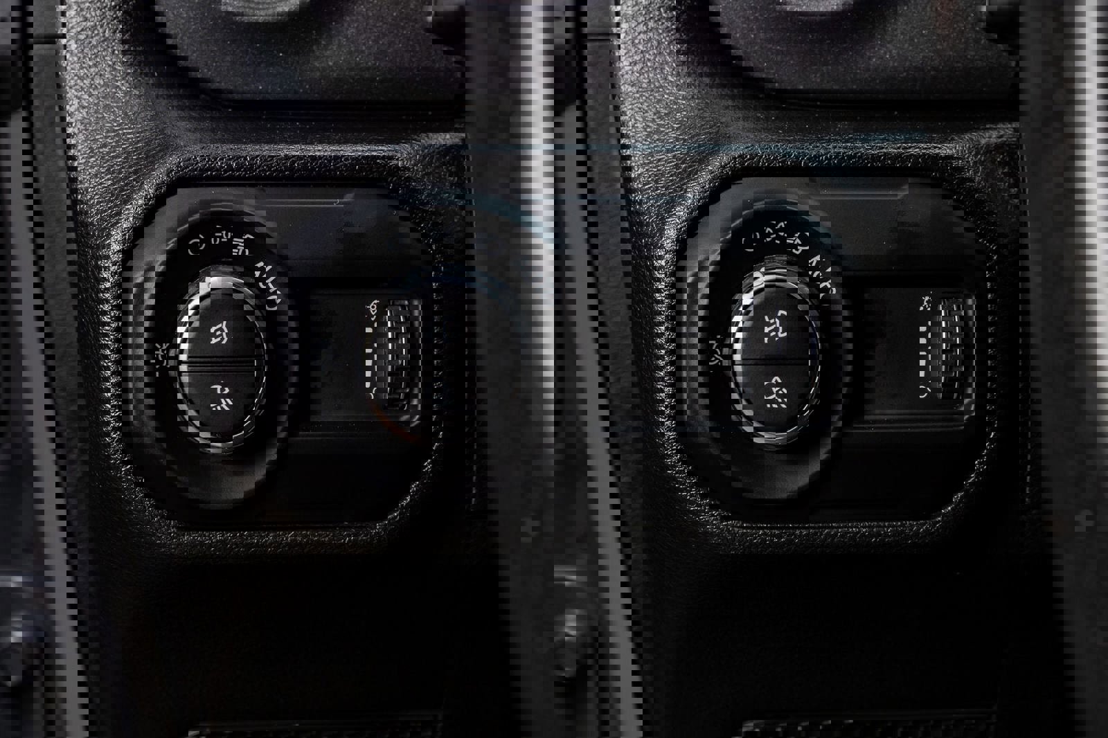 Used 2023 Jeep Gladiator Mojave w/ LED Lighting Group AWD/4WD image 21