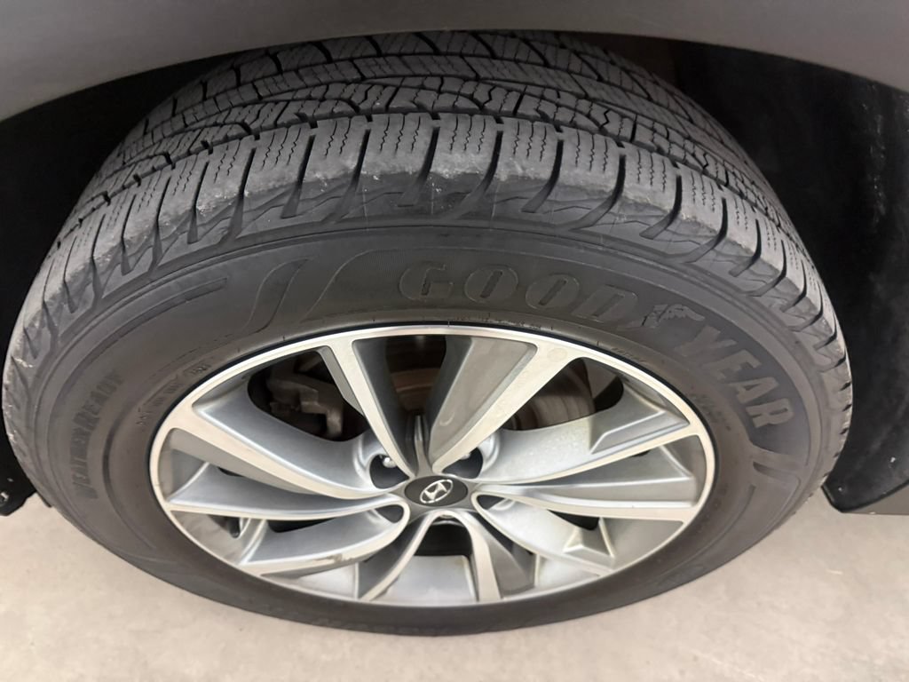Used 2019 Hyundai Santa Fe SEL FWD image 10