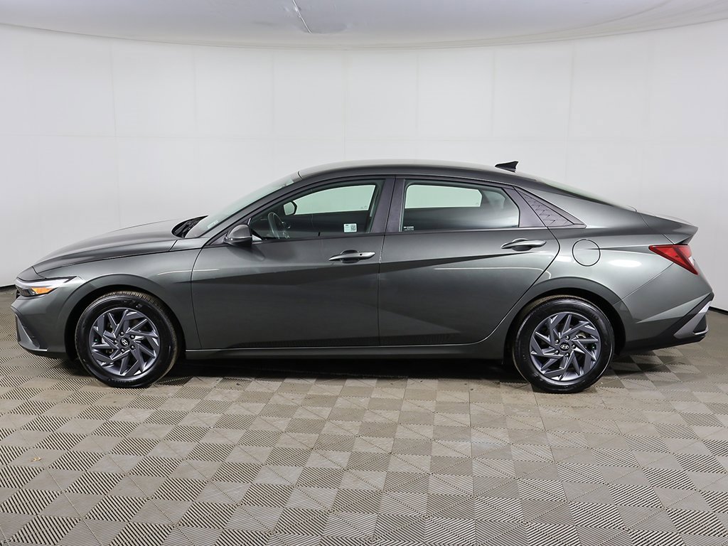 Used 2024 Hyundai Elantra SEL image 12