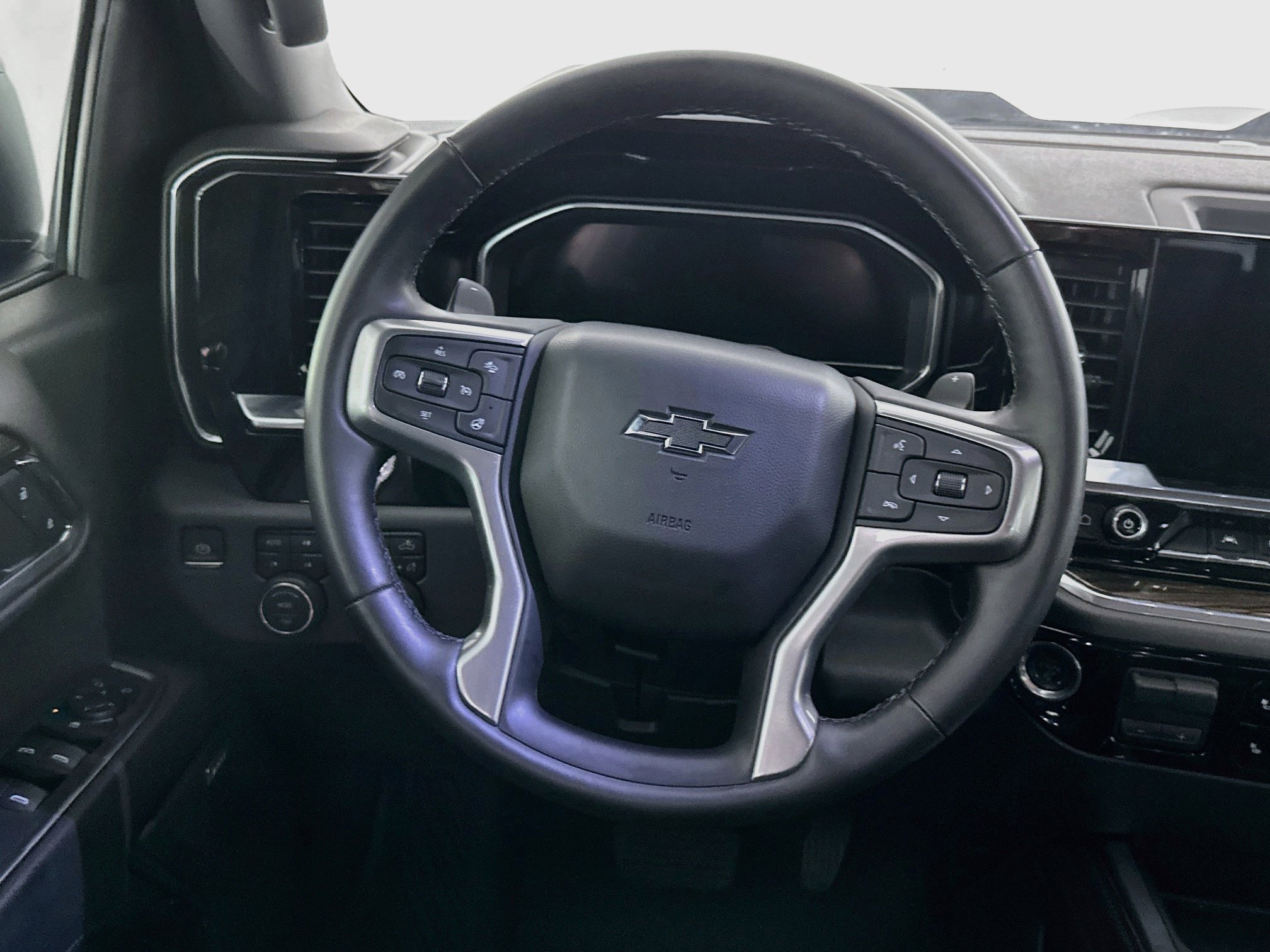 Used 2024 Chevrolet Silverado 1500 LT Trail Boss w/ Convenience Package II AWD/4WD image 18