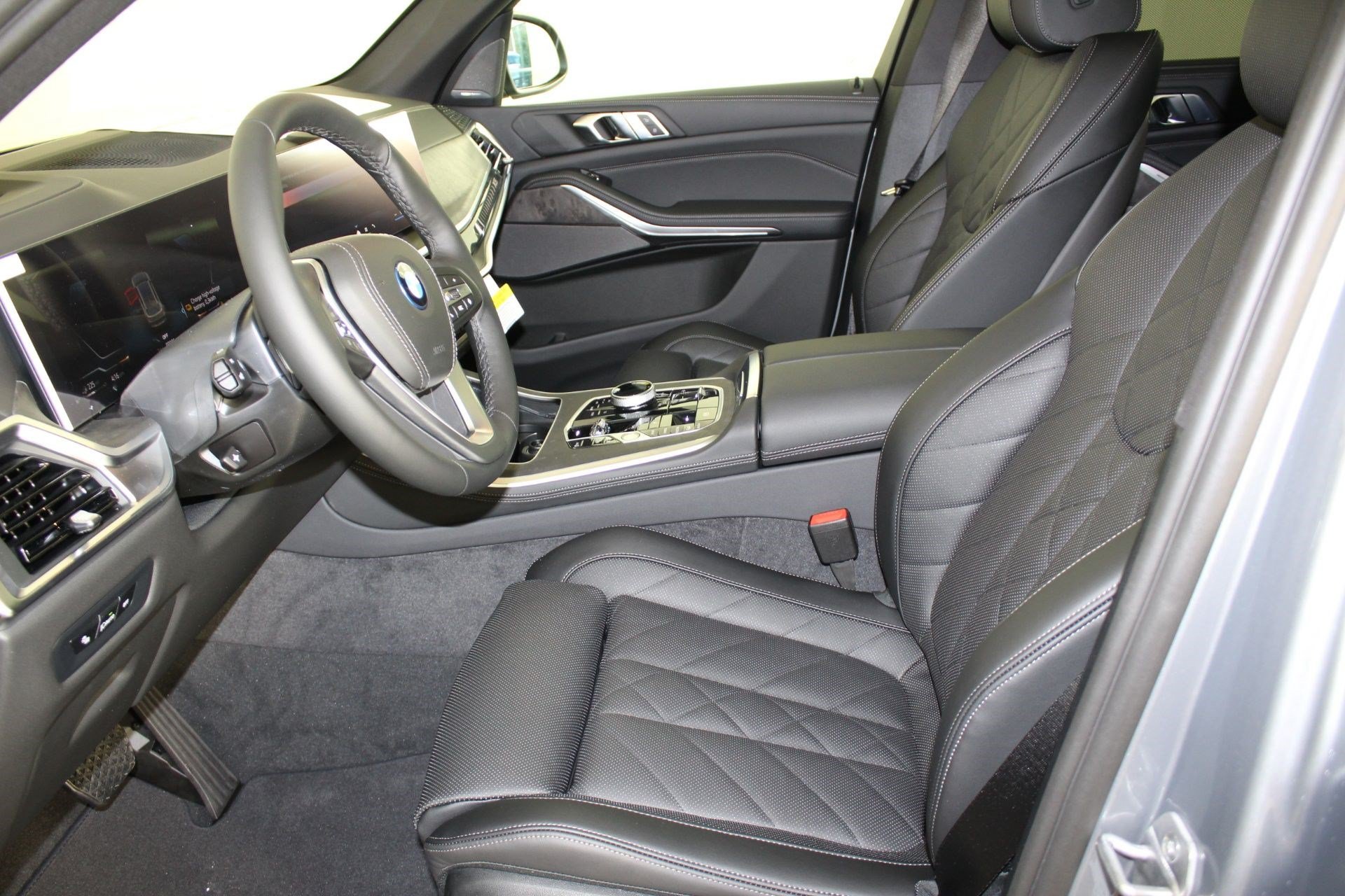 New 2026 BMW X5 xDrive50e w/ Executive Package AWD/4WD image 5