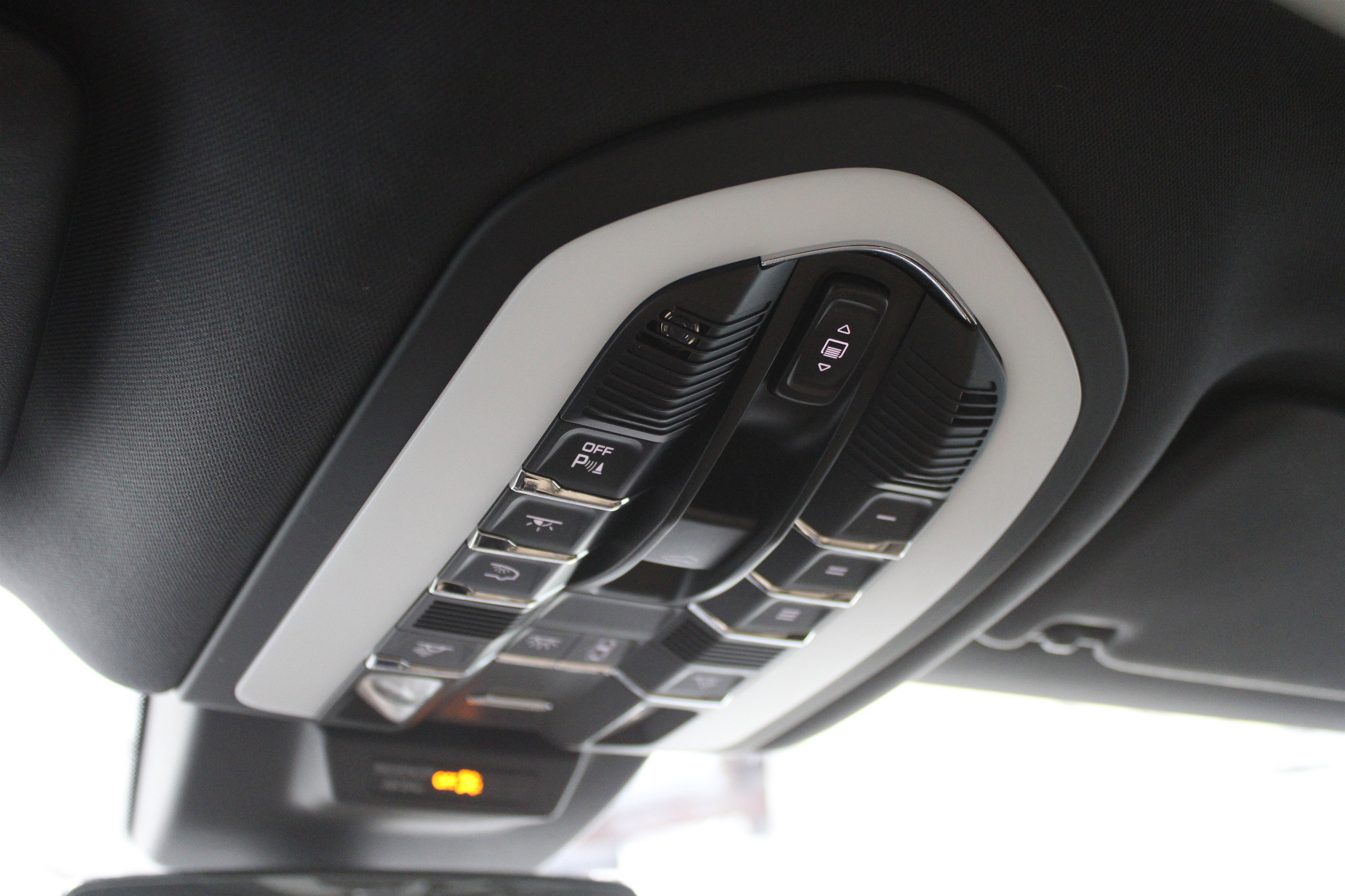 Used 2024 Porsche Macan Turbo image 19