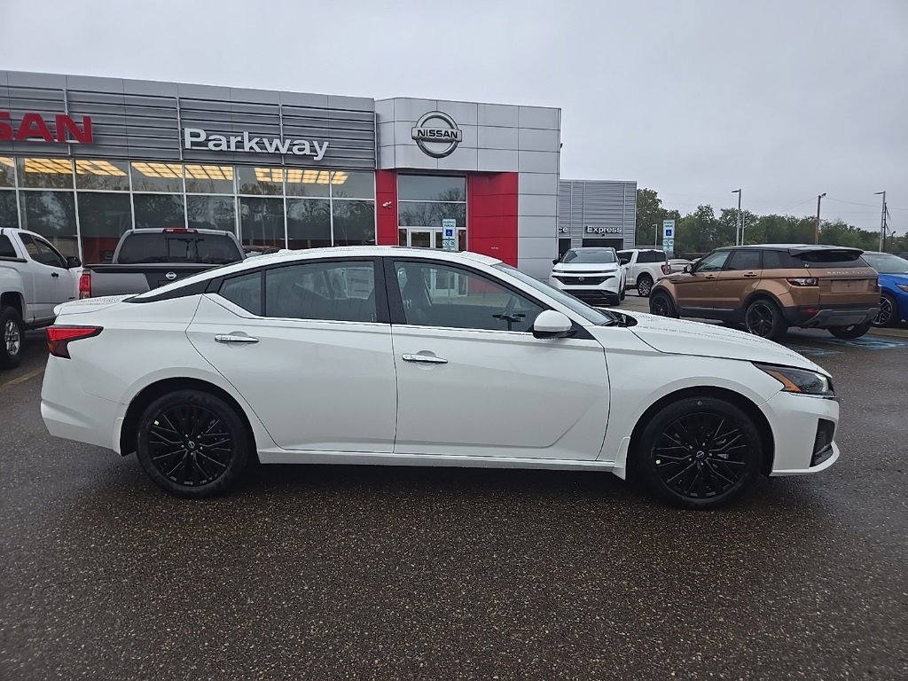 New 2025 Nissan Altima 2.5 SV image 8