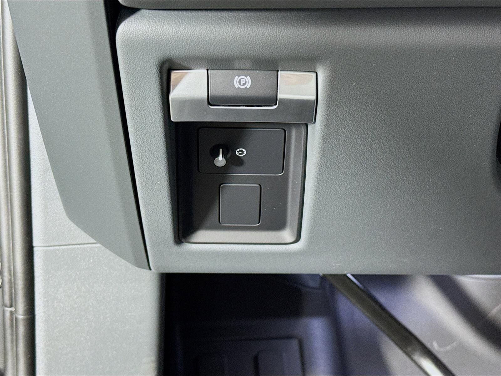 New 2026 Land Rover Defender 110 X-Dynamic SE AWD/4WD image 10