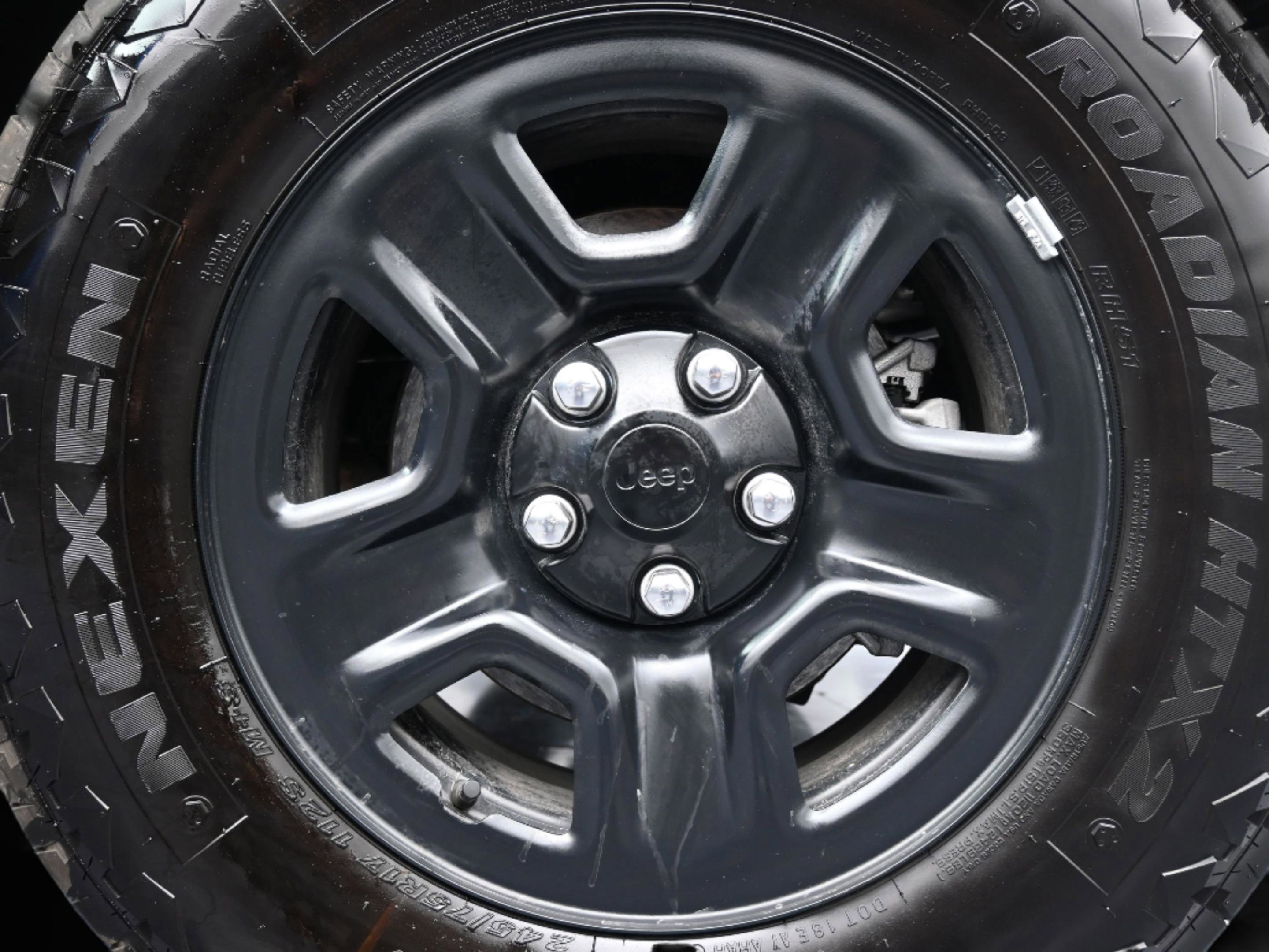 Used 2025 Jeep Wrangler Sport image 42