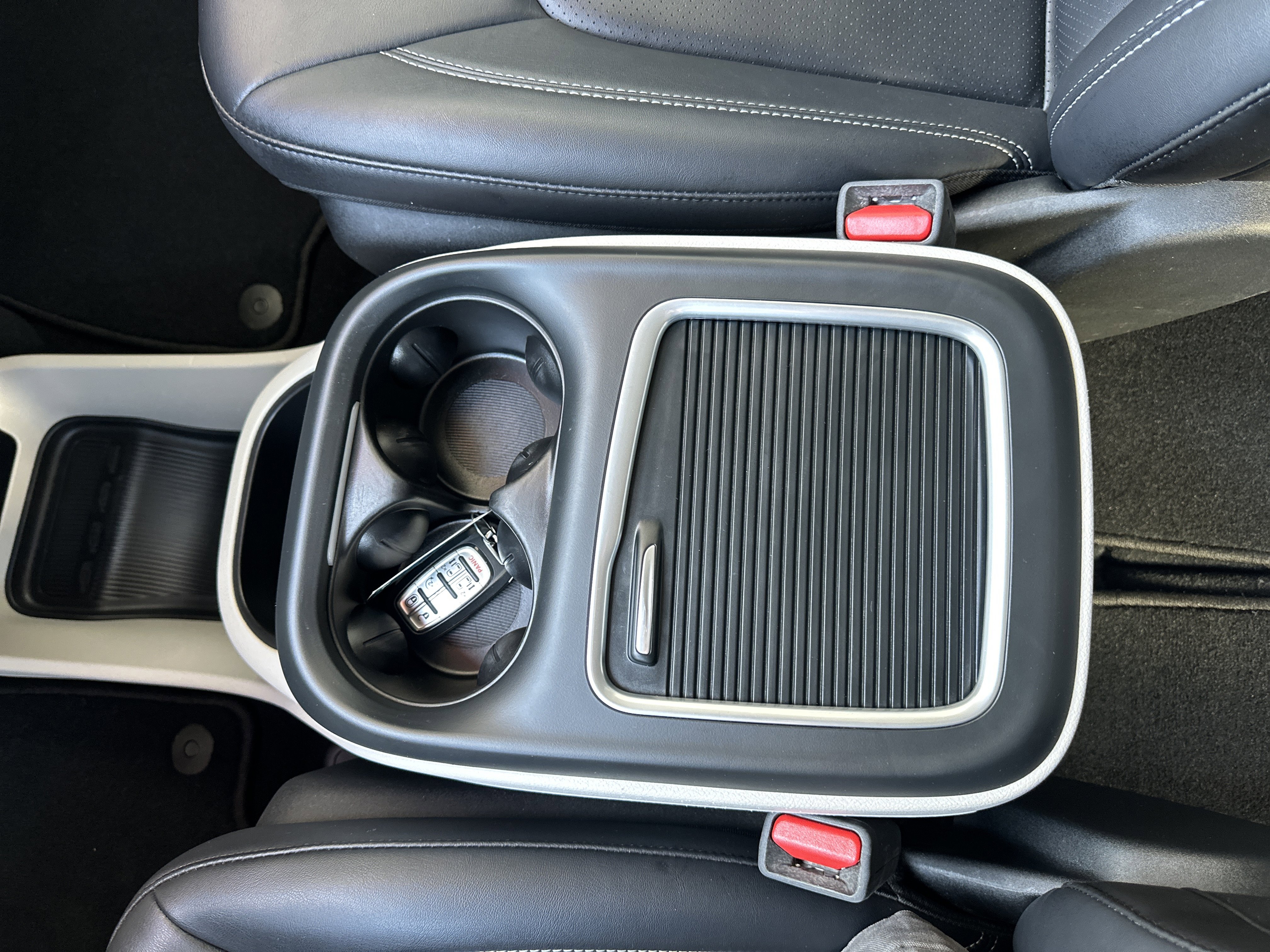 Used 2024 Chrysler Pacifica Touring-L image 36