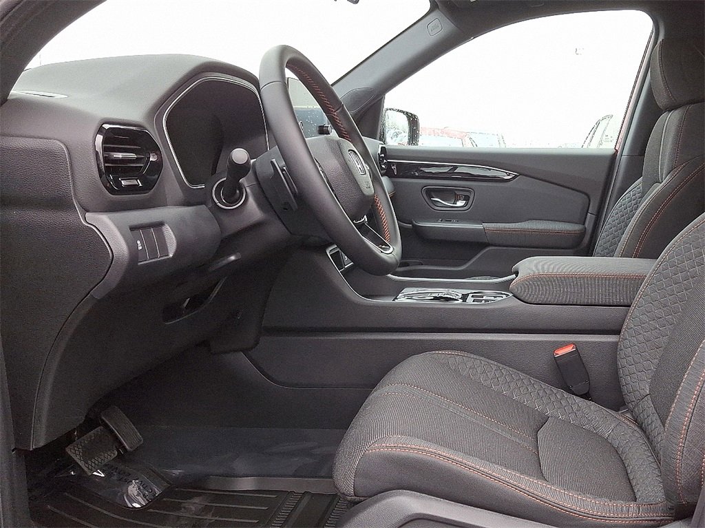 New 2025 Honda Pilot Sport image 7