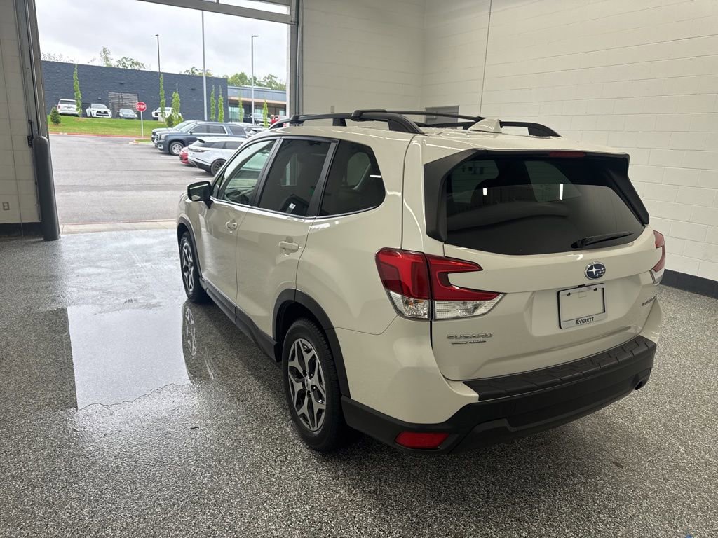 Used 2020 Subaru Forester Premium image 3