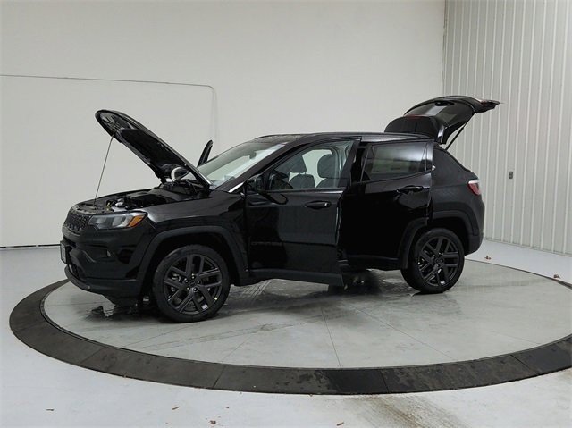 New 2026 Jeep Compass Latitude image 11