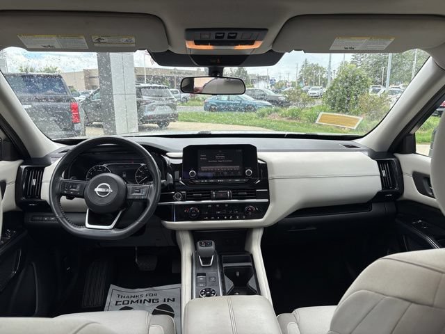 Used 2022 Nissan Pathfinder SV w/ SV Premium Package AWD/4WD image 25