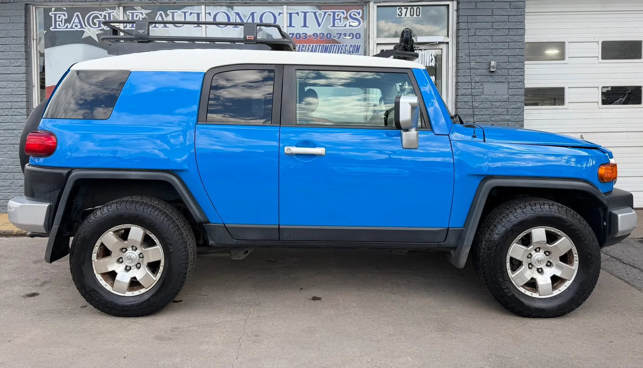 Used 2007 Toyota FJ Cruiser 4WD image 2