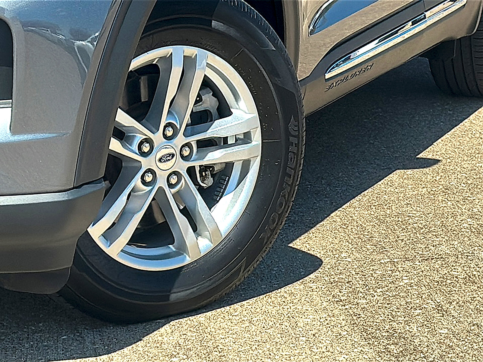 Used 2023 Ford Explorer XLT w/ Equipment Group 202A image 3