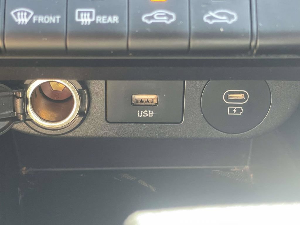 Used 2024 Hyundai Elantra SEL FWD image 24