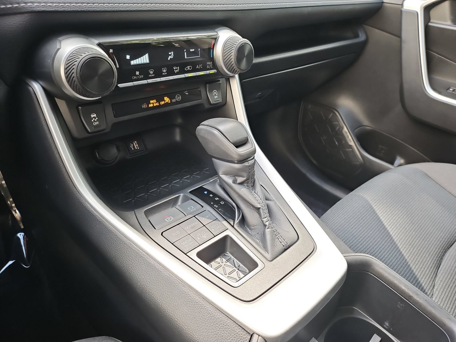 Used 2025 Toyota RAV4 LE AWD/4WD image 24