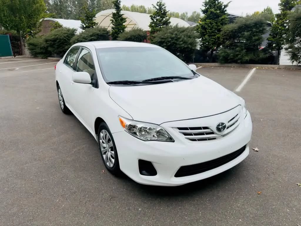 Used 2013 Toyota Corolla LE FWD image 7
