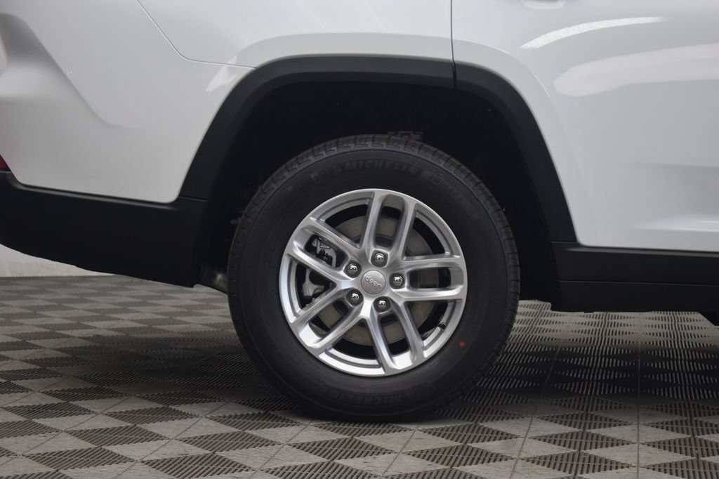 New 2026 Jeep Grand Cherokee L Laredo AWD/4WD image 8