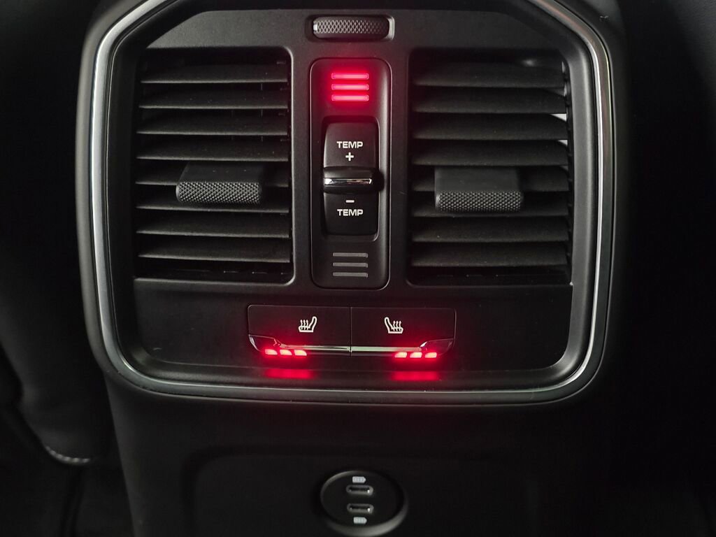 Certified 2025 Porsche Macan Turbo image 19