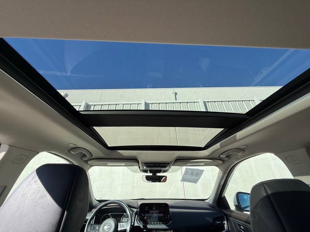 Used 2023 Nissan Rogue SL w/ SL Premium Package image 12