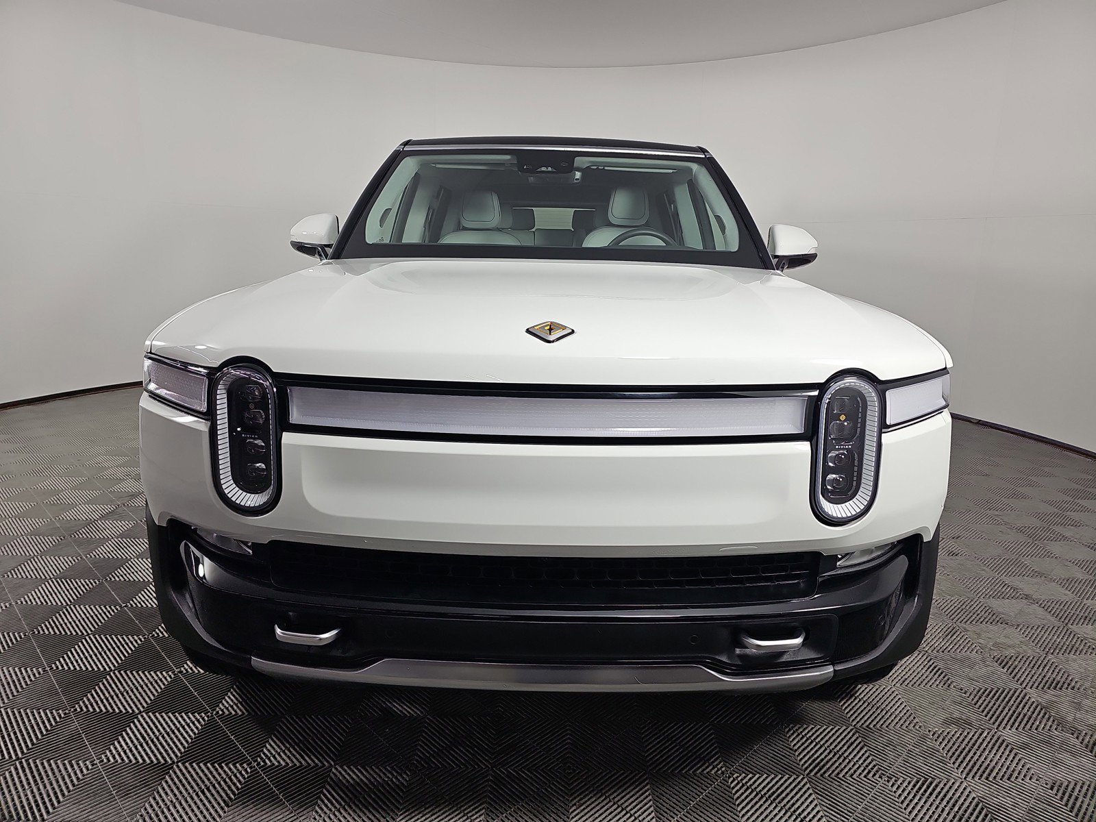 Used 2024 Rivian R1S Adventure AWD/4WD image 8