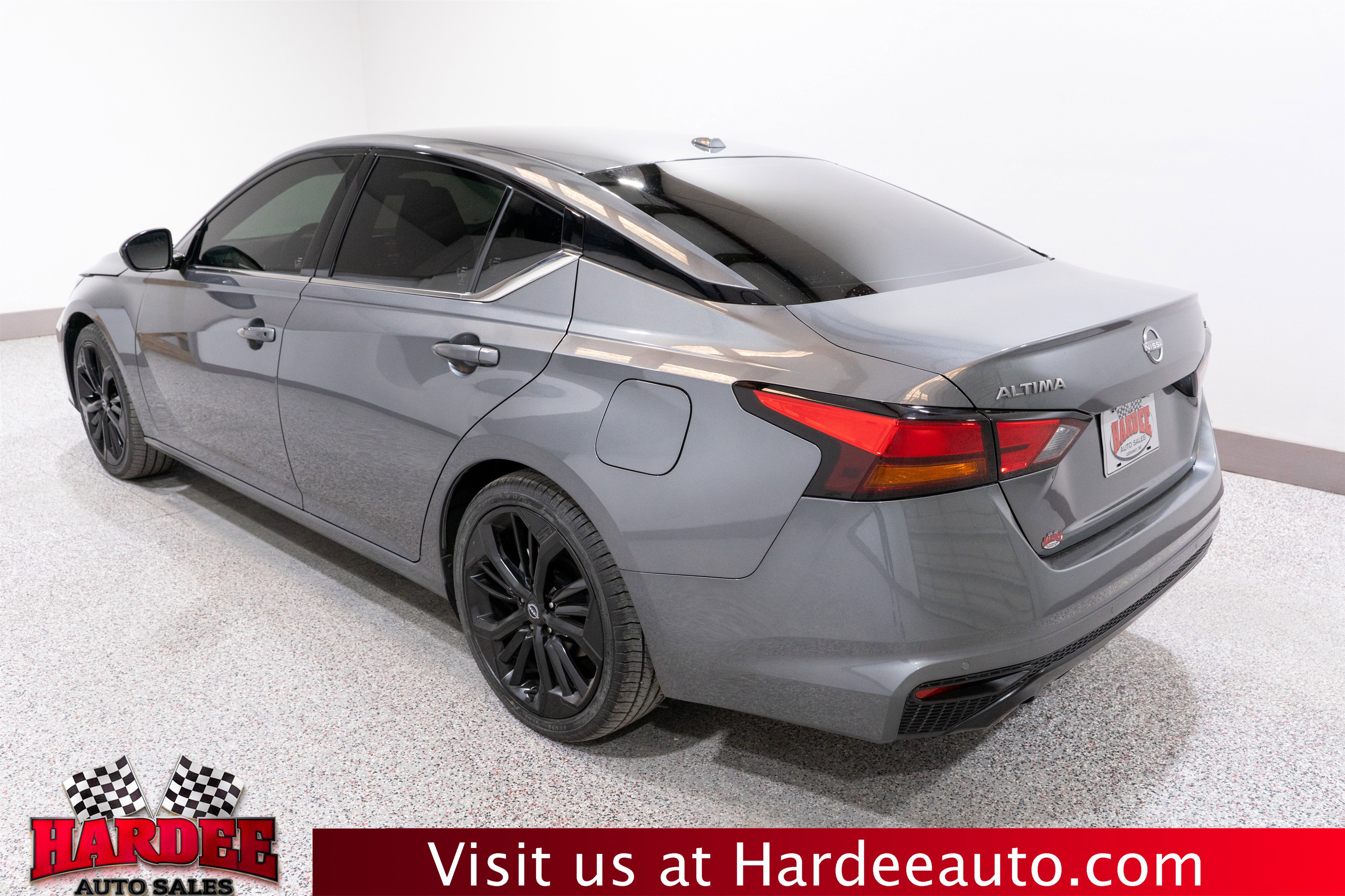 Used 2024 Nissan Altima 2.5 SR FWD image 3