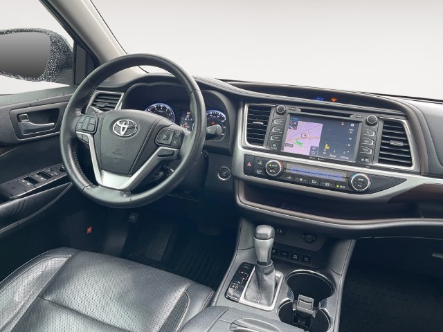 Used 2014 Toyota Highlander Limited Platinum AWD/4WD image 10