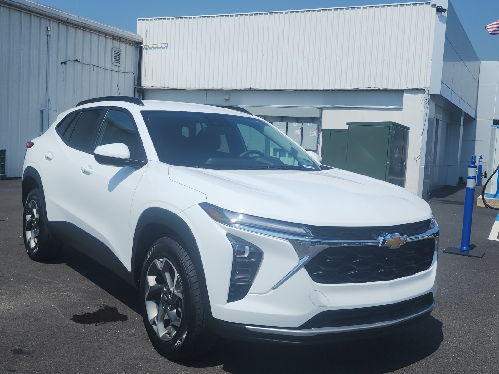Used 2025 Chevrolet Trax LT FWD image 7