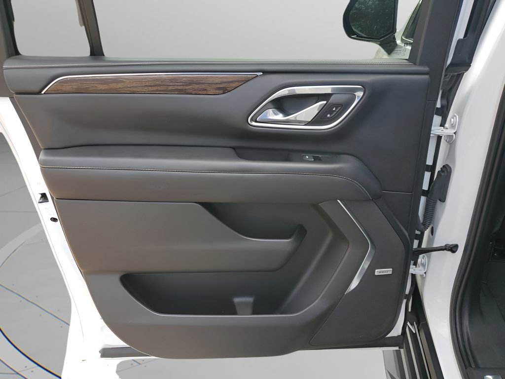 Used 2023 Chevrolet Suburban Premier image 17