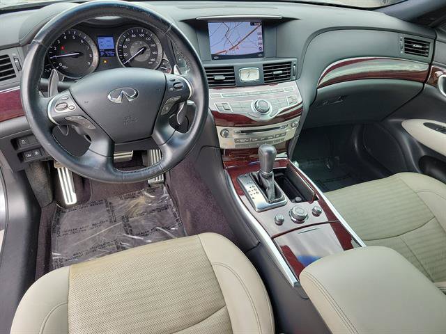 Used 2018 INFINITI Q70 Luxe w/ Sport Package RWD image 9