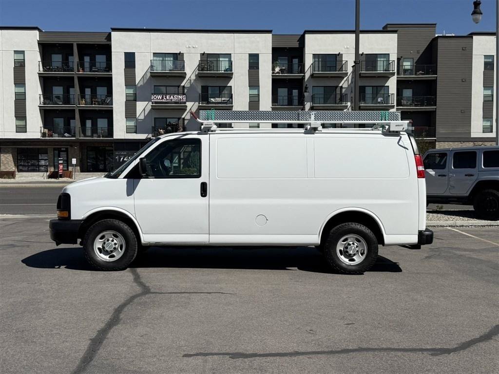 Used 2015 Chevrolet Express 2500 RWD image 4