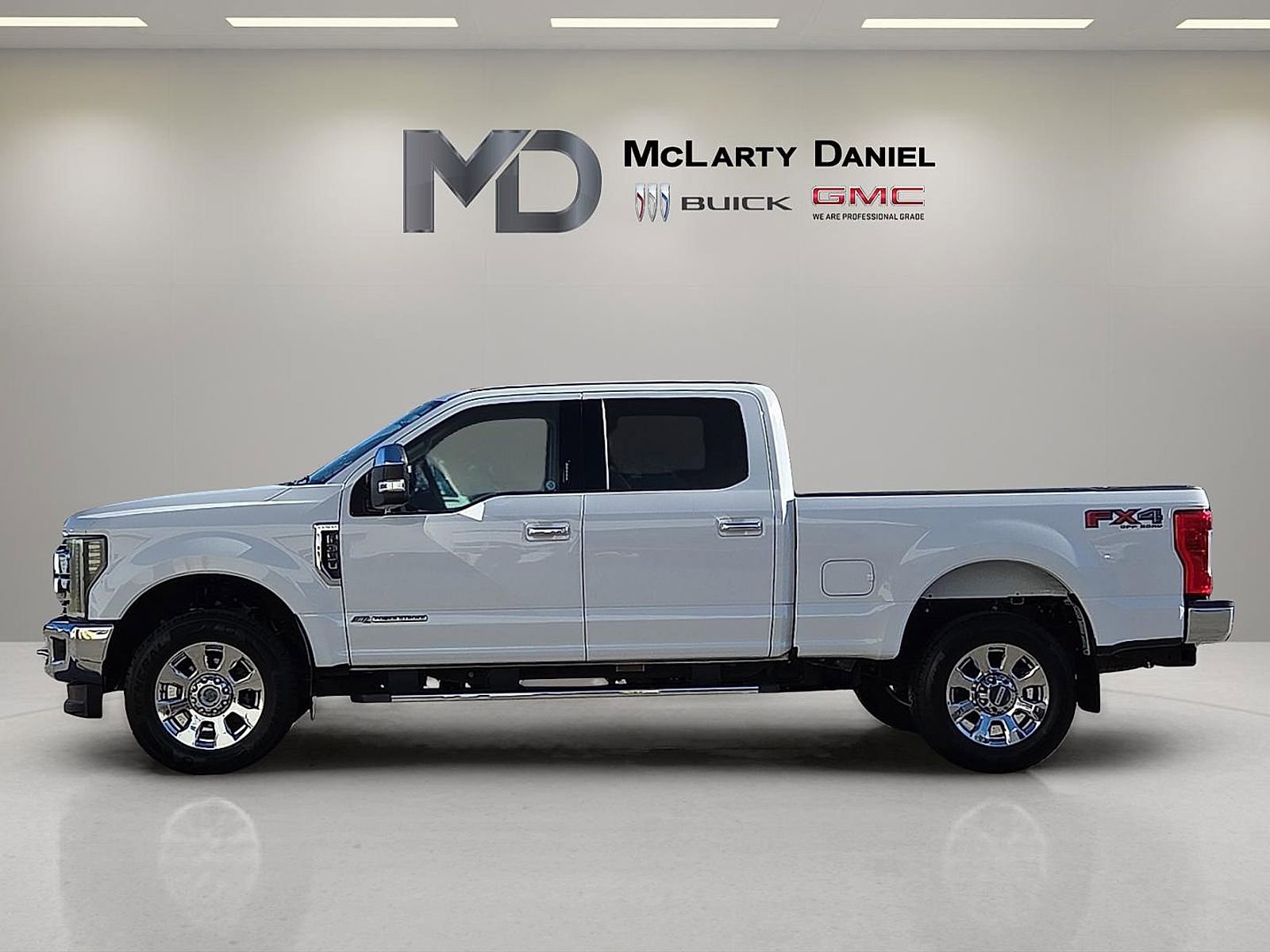 Used 2018 Ford F350 Lariat w/ Chrome Package image 3