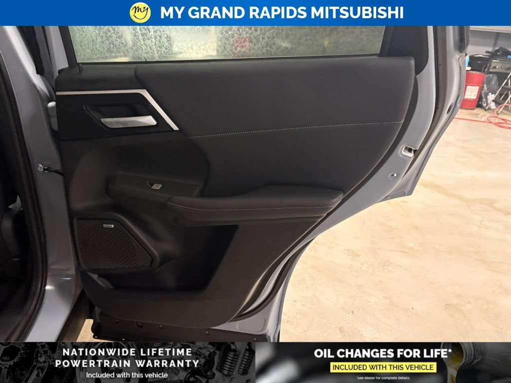 New 2026 Mitsubishi Outlander AWD image 15