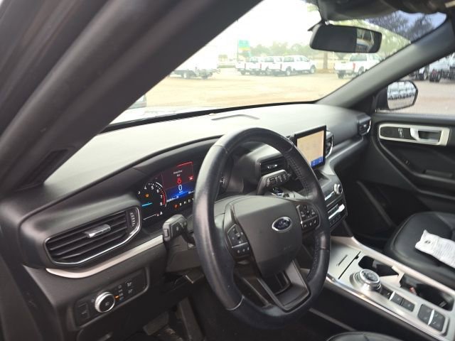 Used 2020 Ford Explorer XLT w/ Equipment Group 202A image 9