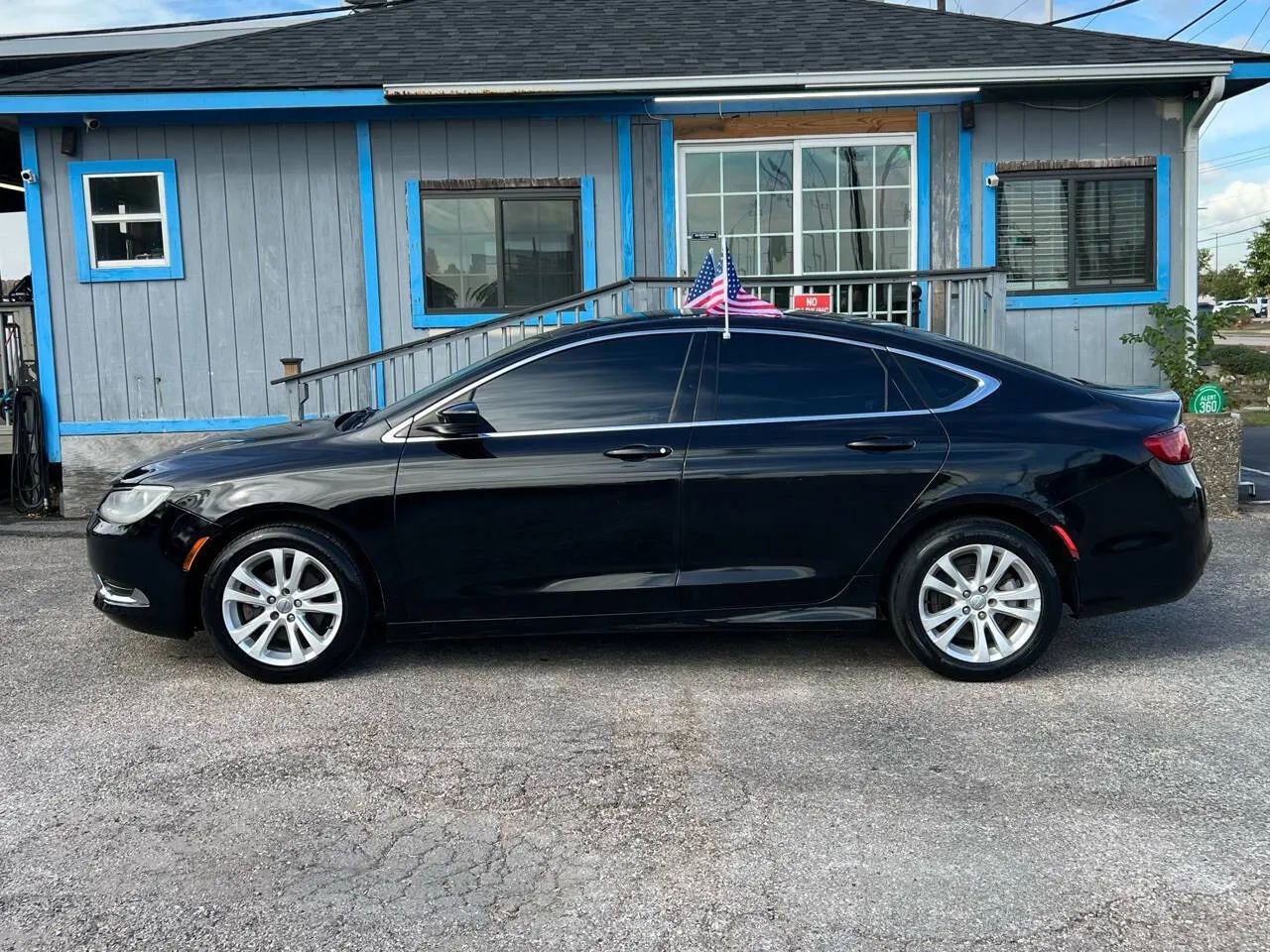 Used 2015 Chrysler 200 Limited image 9