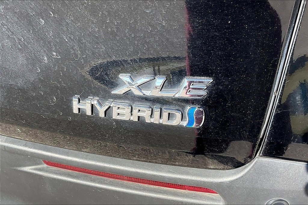 Used 2024 Toyota Sienna XLE image 11