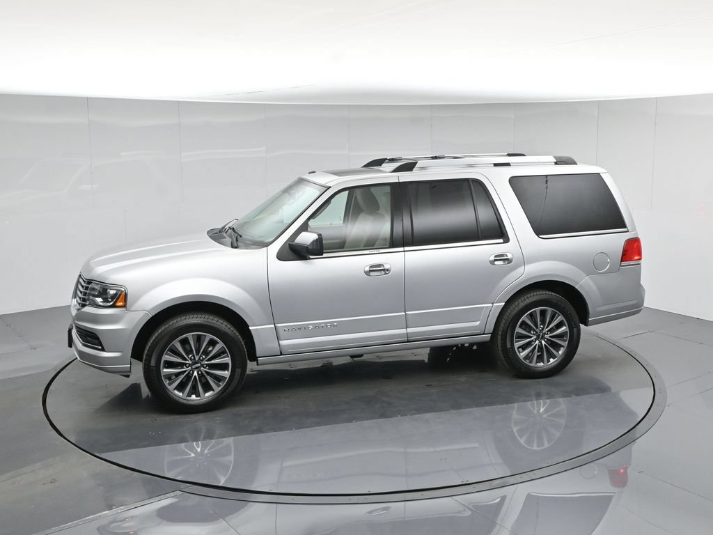 Used 2017 Lincoln Navigator Select RWD image 28