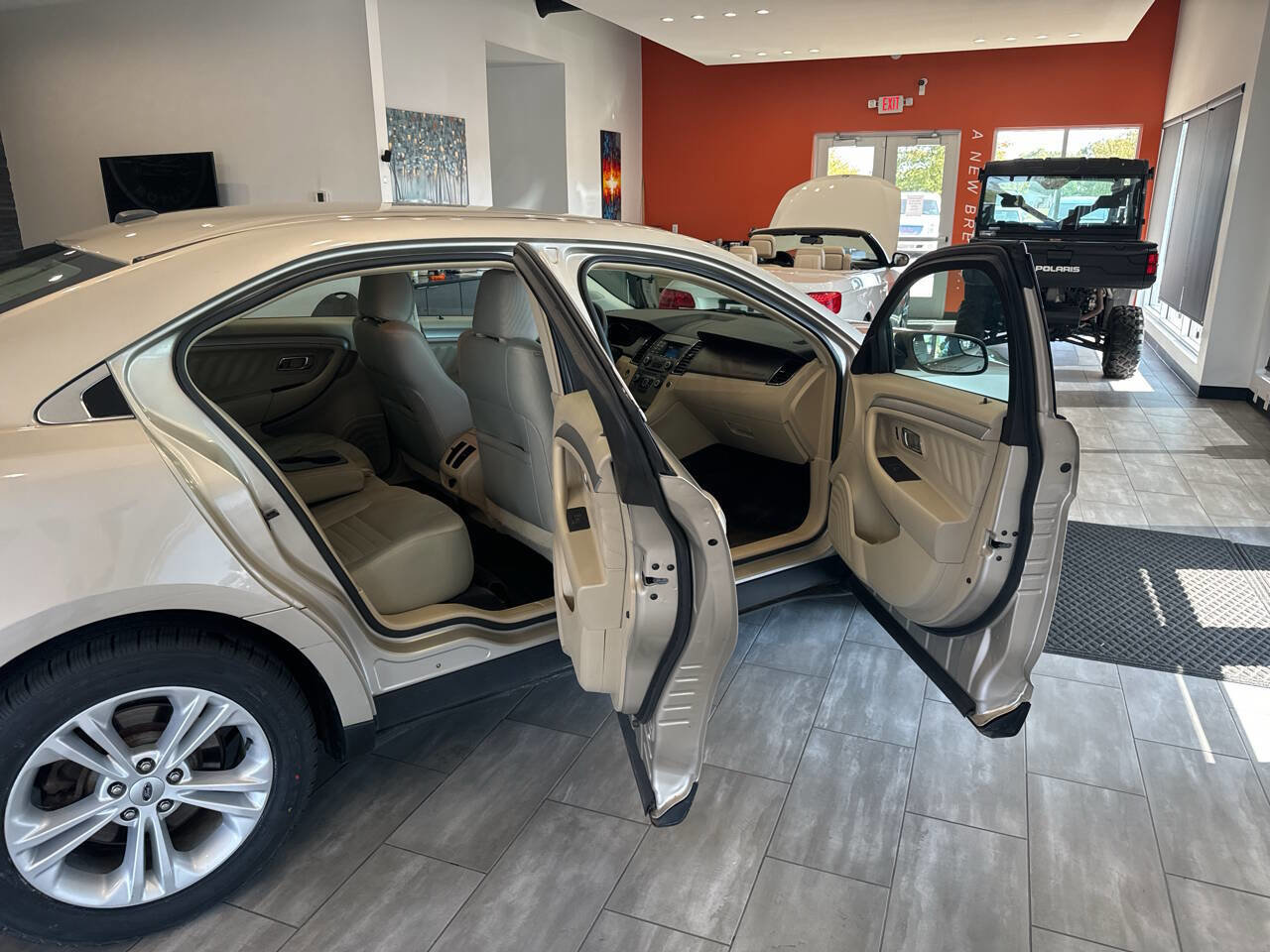 Used 2017 Ford Taurus SE image 15