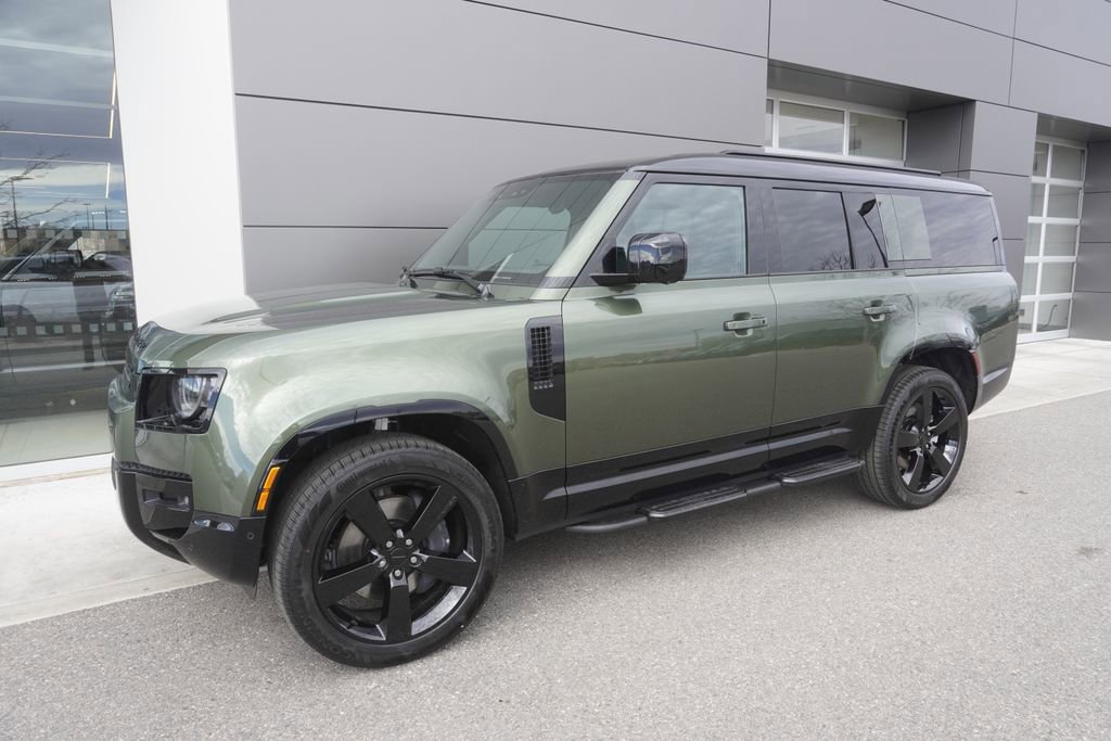 New 2026 Land Rover Defender 130 X-Dynamic SE image 3