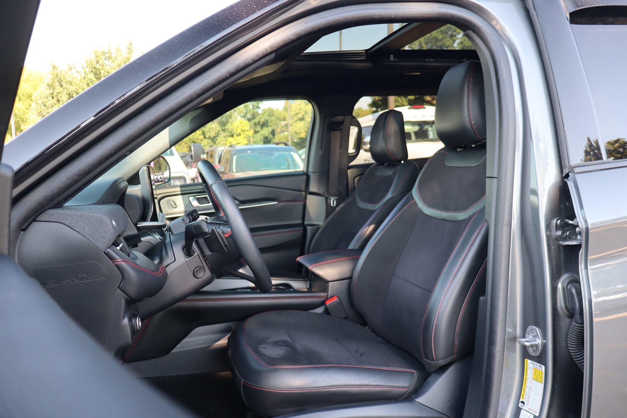 Certified 2025 Ford Explorer ST AWD/4WD image 11