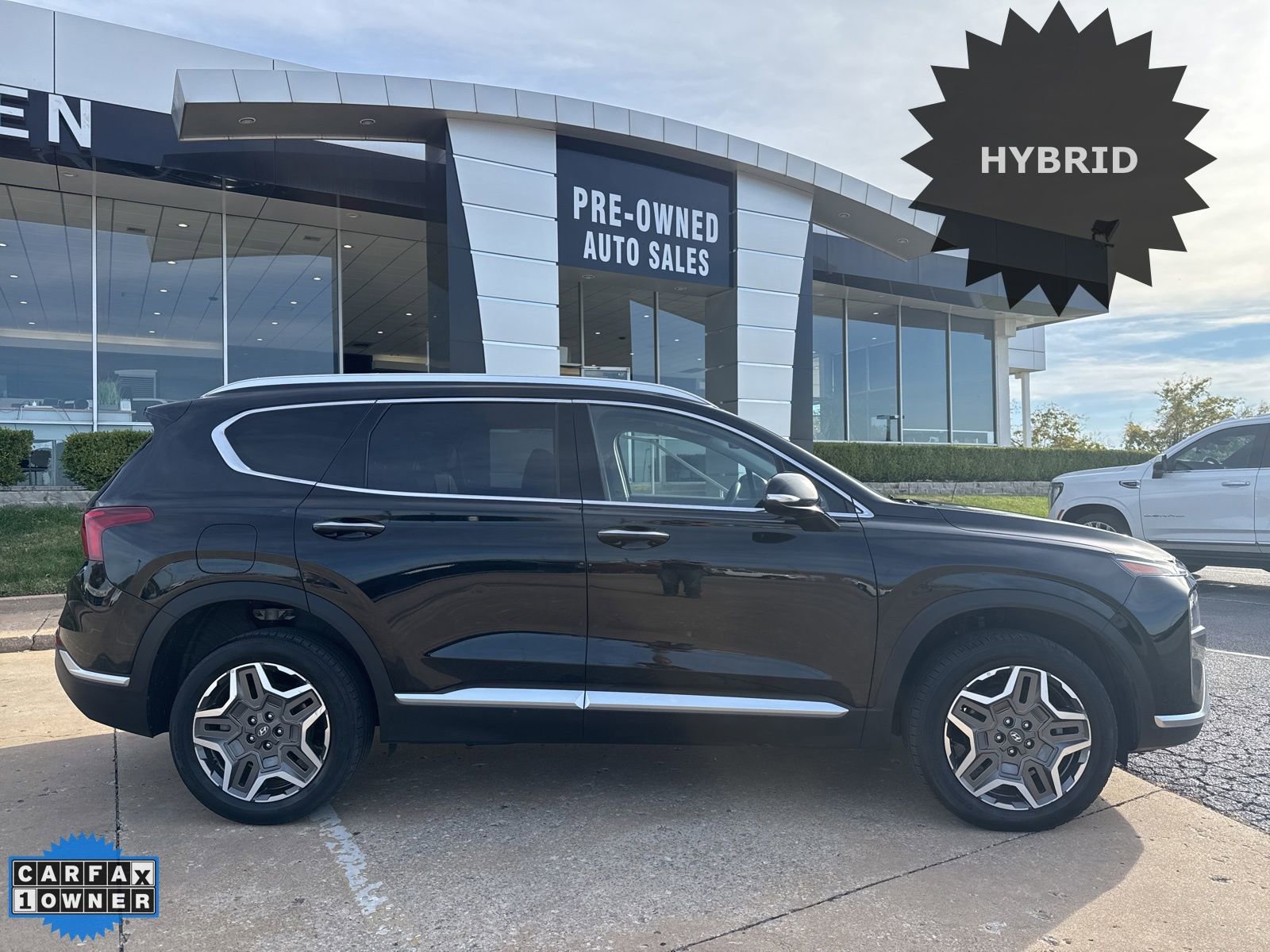 Used 2023 Hyundai Santa Fe SEL Convenience image 2