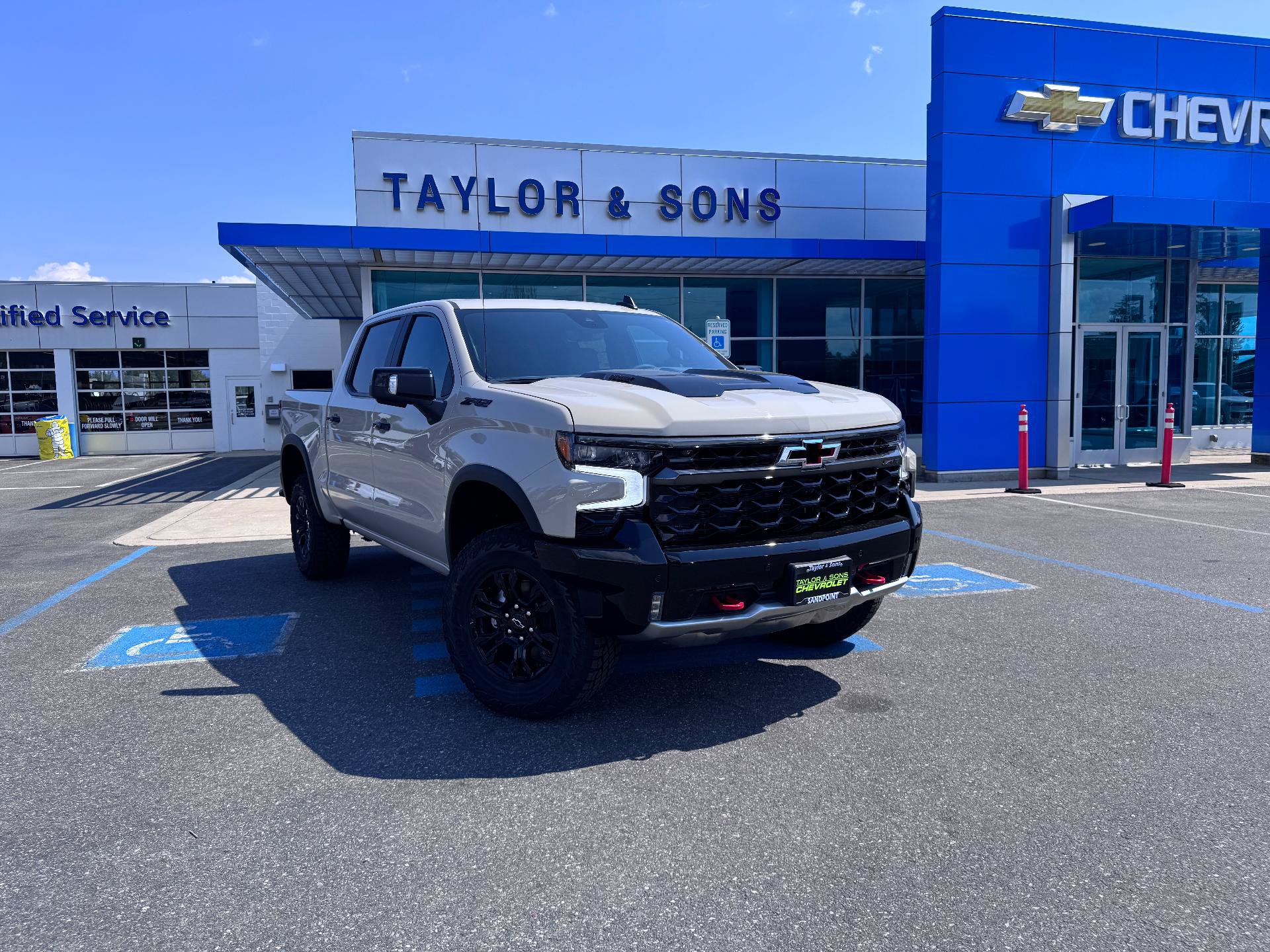 New 2026 Chevrolet Silverado 1500 ZR2 w/ LPO, Dark Essentials Package
