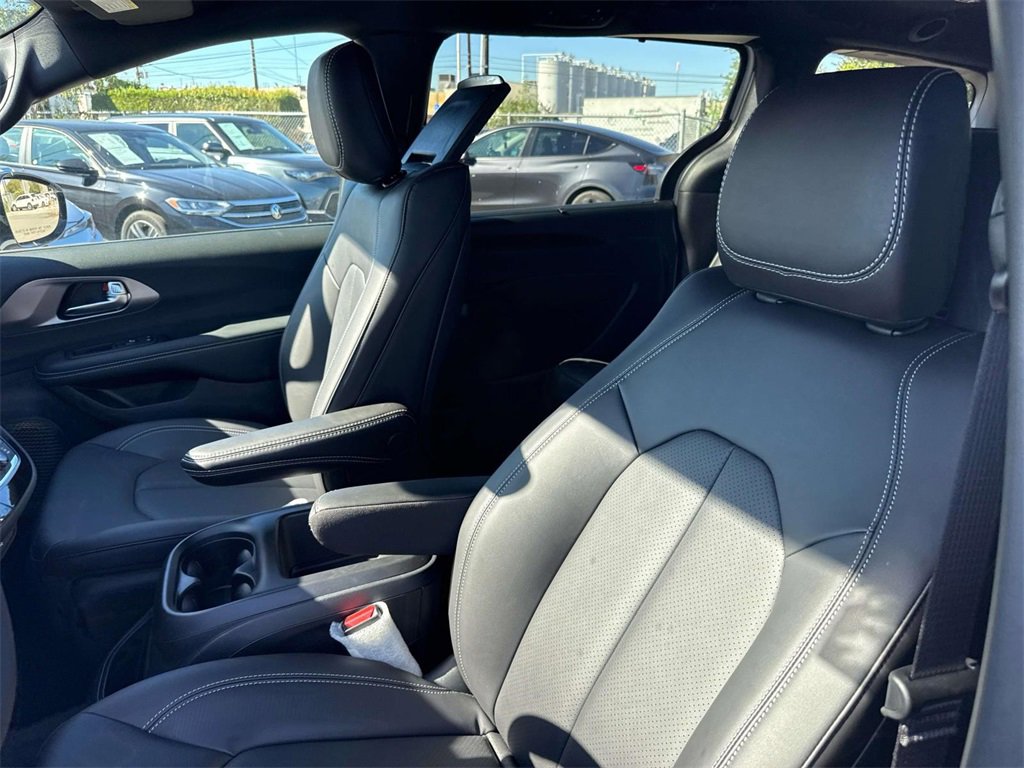 New 2026 Chrysler Pacifica Select image 24