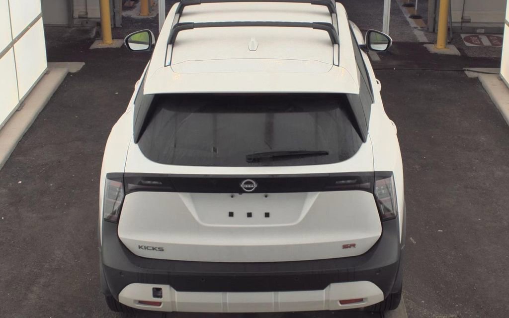 Used 2025 Nissan Kicks SR FWD image 5