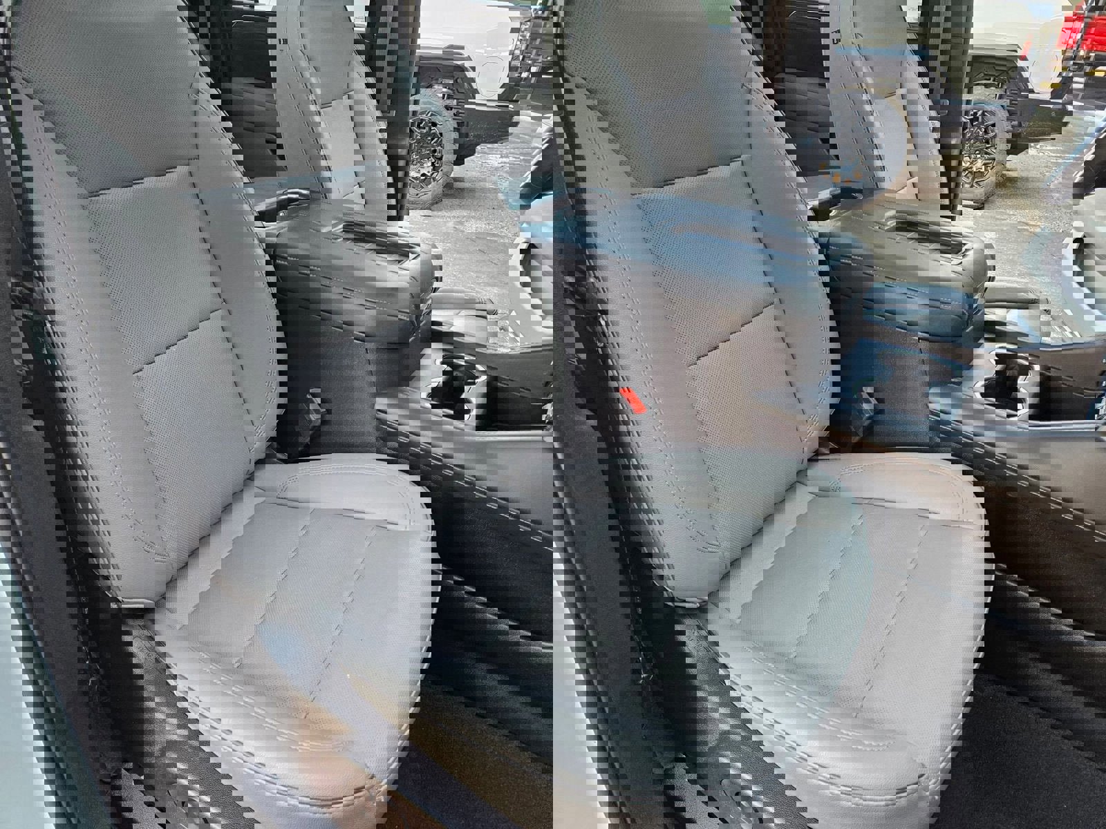 Used 2022 GMC Yukon XL SLT w/ SLT Premium Package image 30